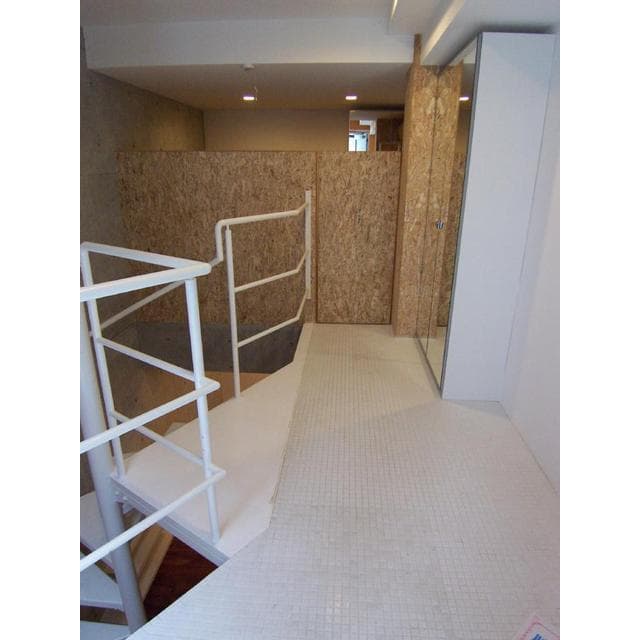 Room image 16