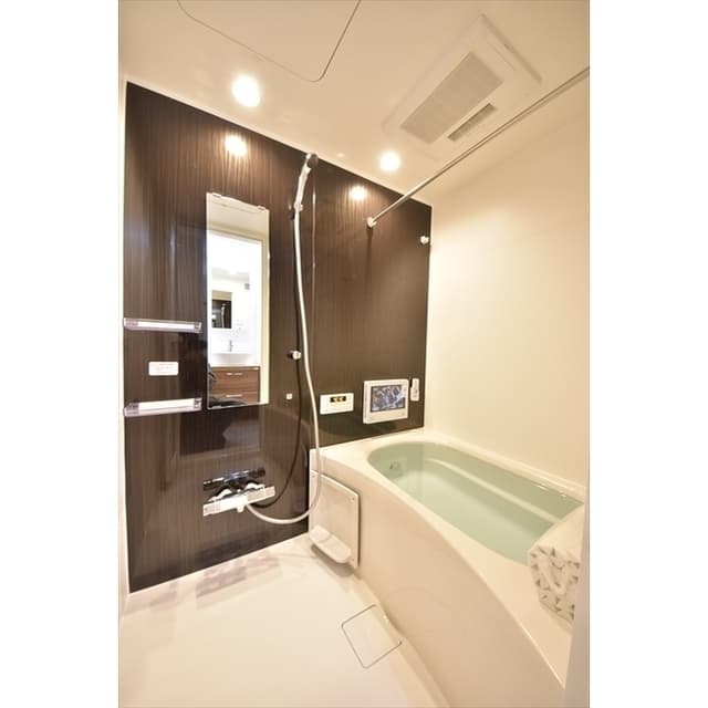 Room image 16