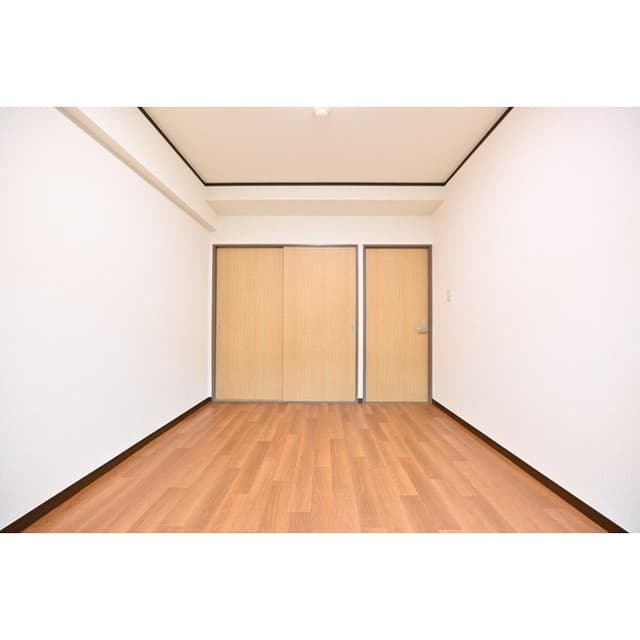 Room image 16