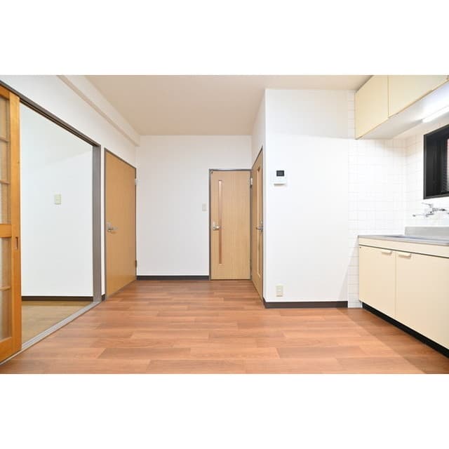 Room image 11