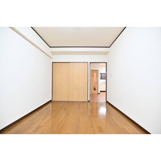 Room image 14