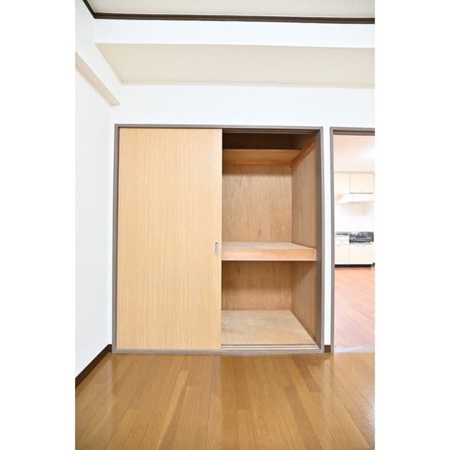 Room image 15
