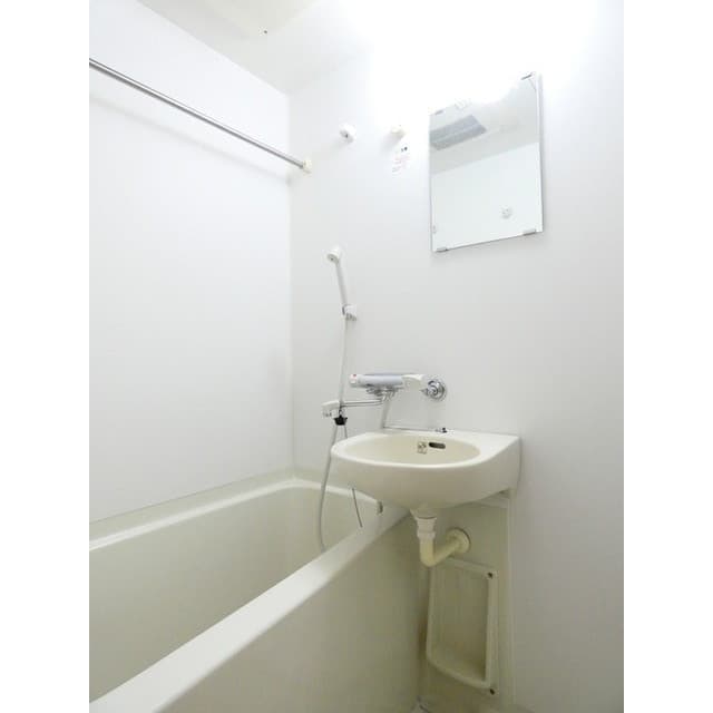 Room image 8