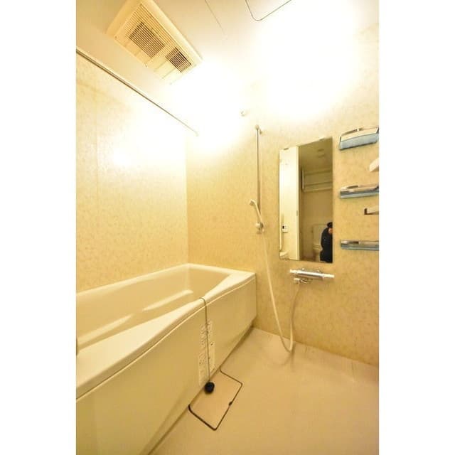 Room image 9