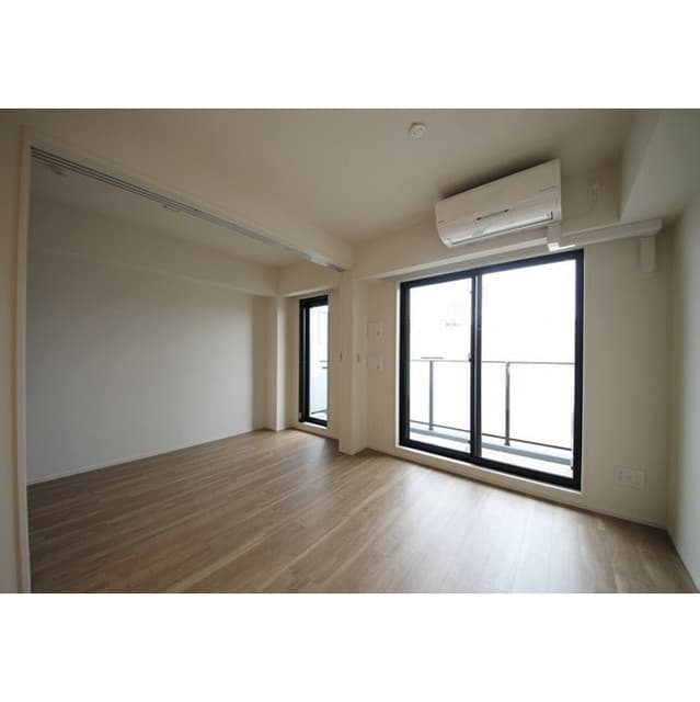 Room image 15