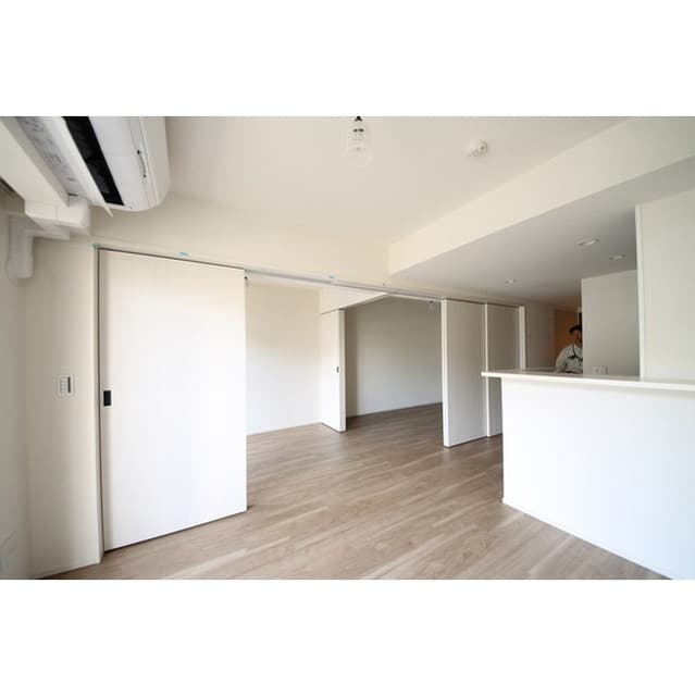 Room image 16