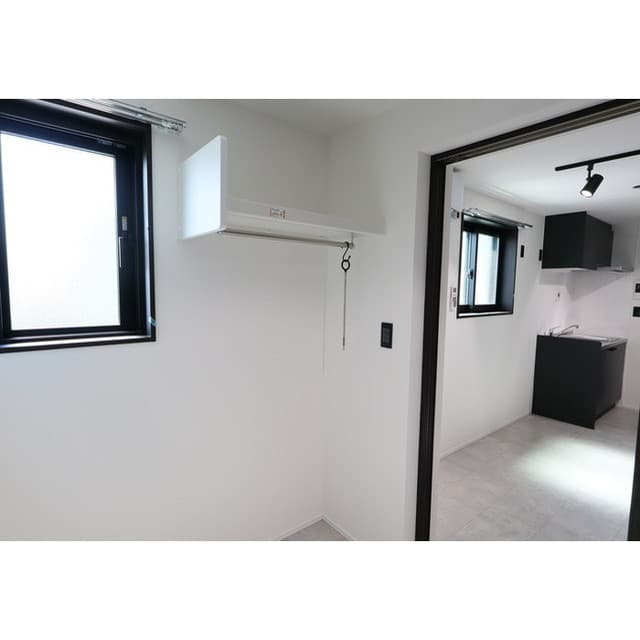 Room image 11