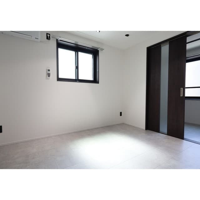 Room image 12