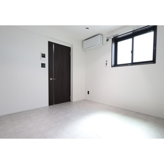 Room image 15