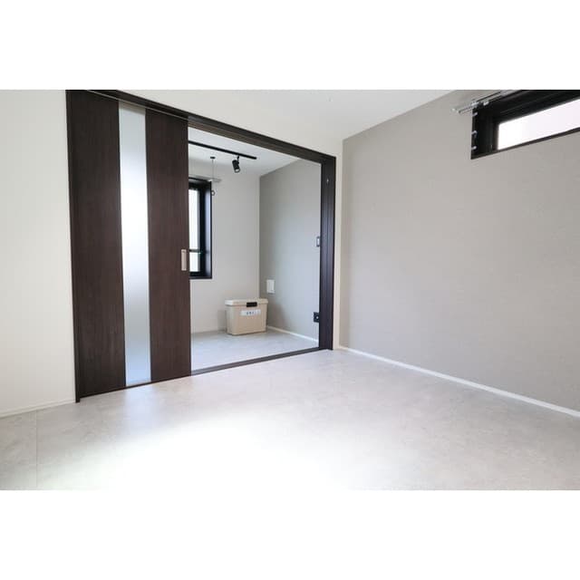 Room image 16
