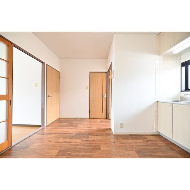 Room image 8