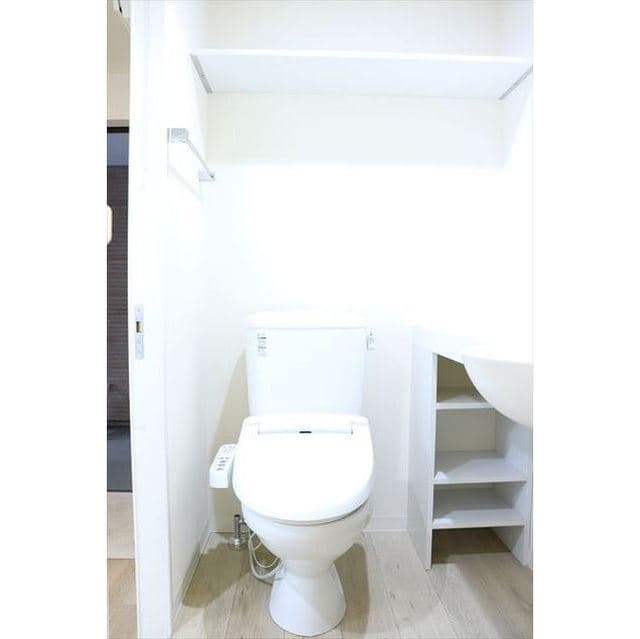 Room image 8