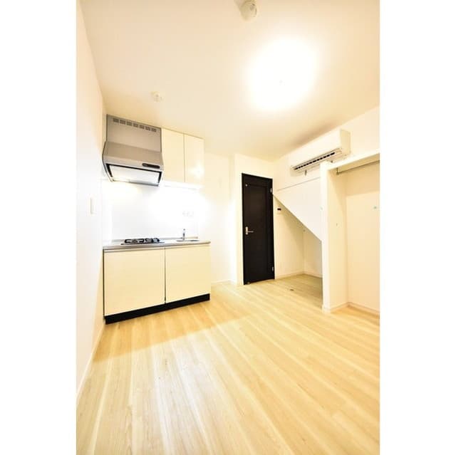 Room image 11