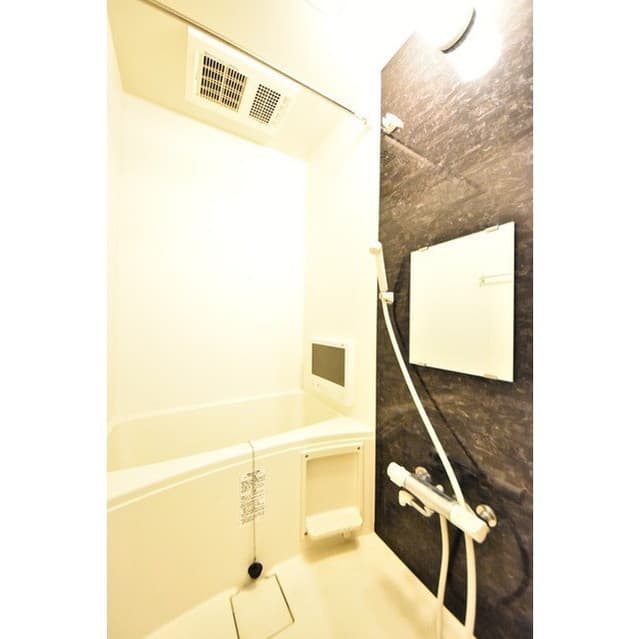 Room image 12