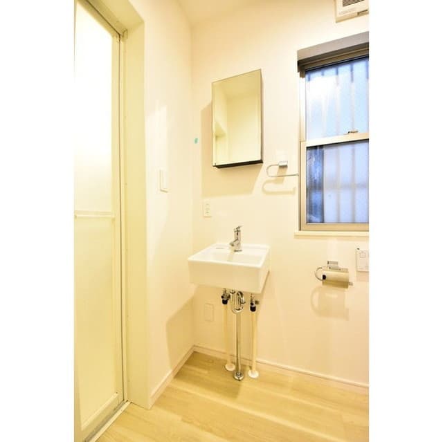 Room image 15