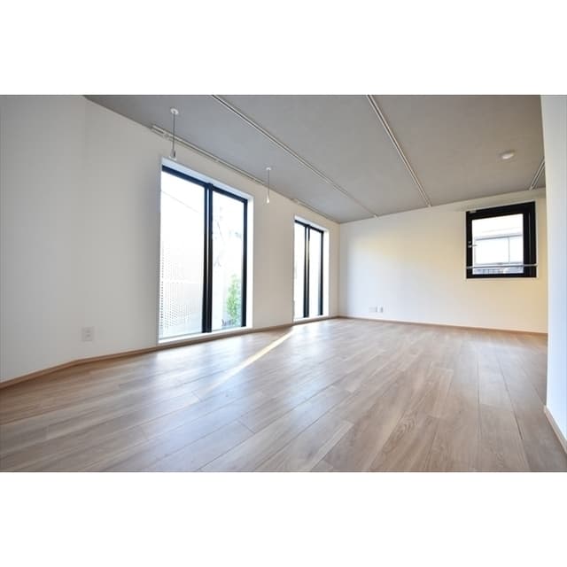 Room image 11