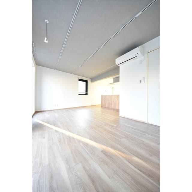 Room image 14