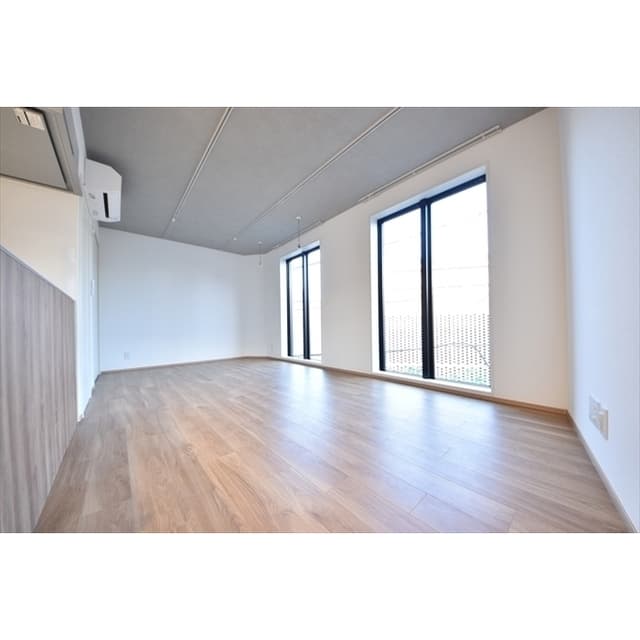 Room image 13