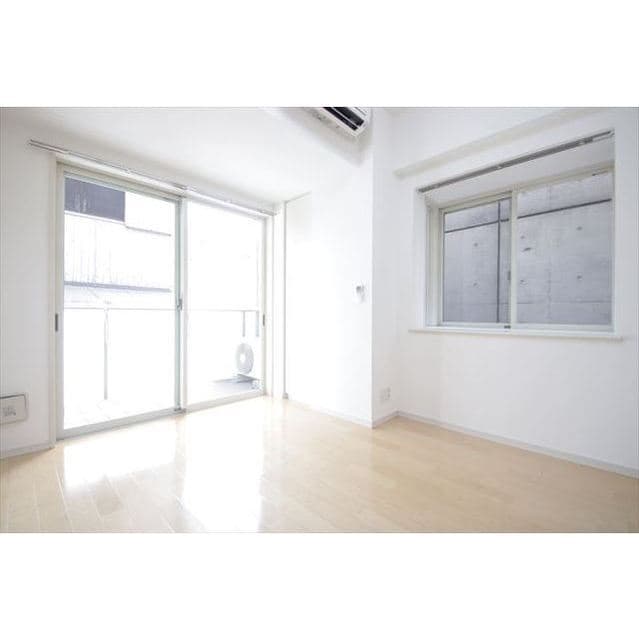 Room image 9