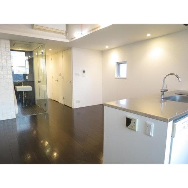 Room image 11