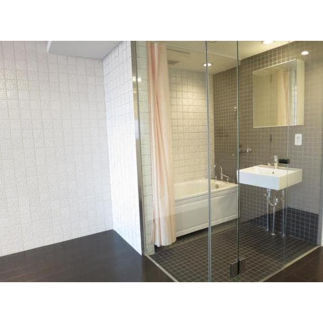 Room image 16