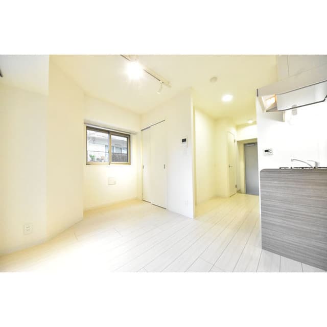 Room image 15