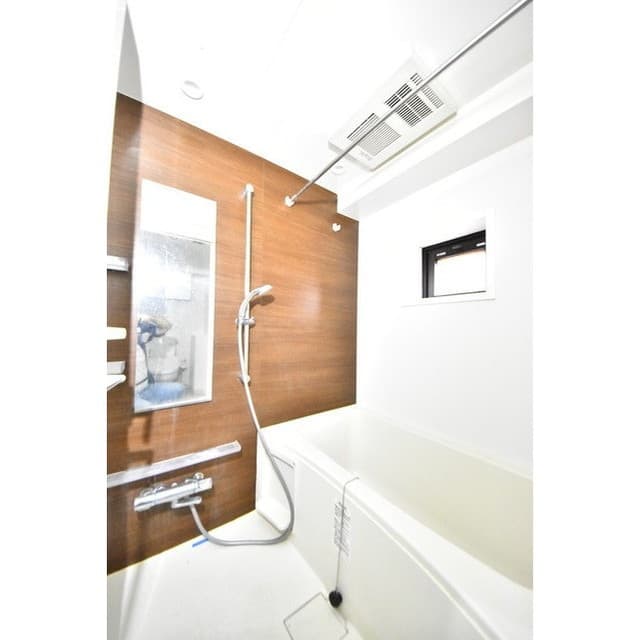 Room image 8