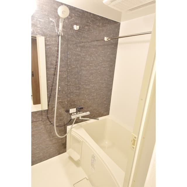 Room image 15