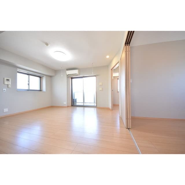 Room image 16