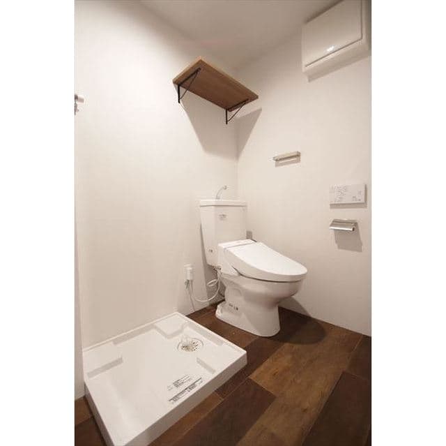 Room image 16