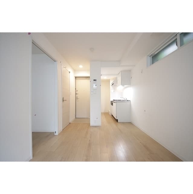 Room image 8