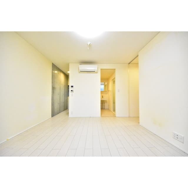Room image 15