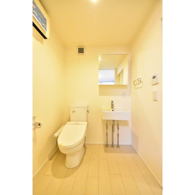 Room image 8