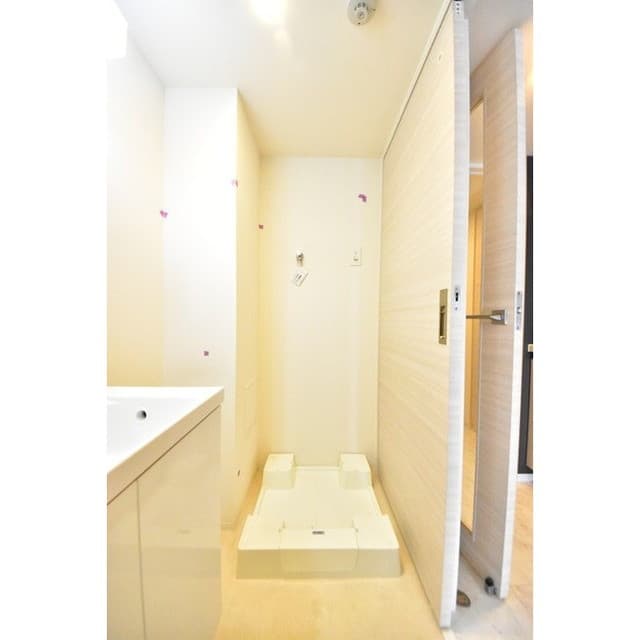 Room image 12