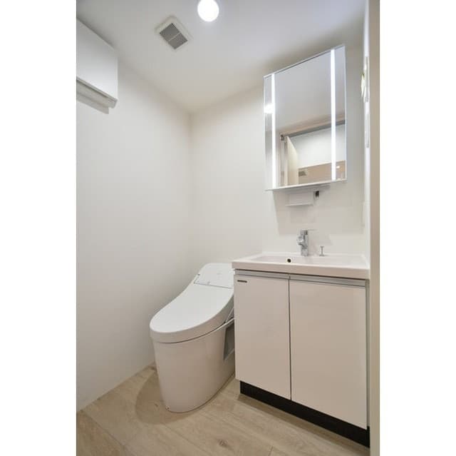 Room image 16