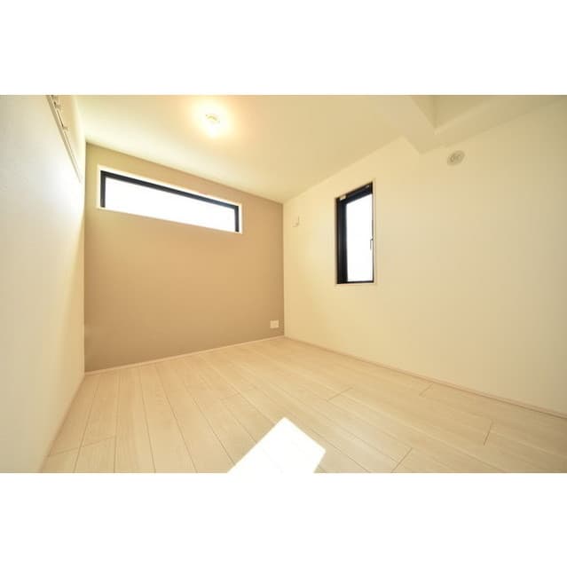 Room image 15