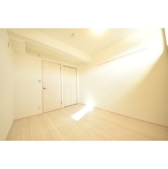 Room image 16