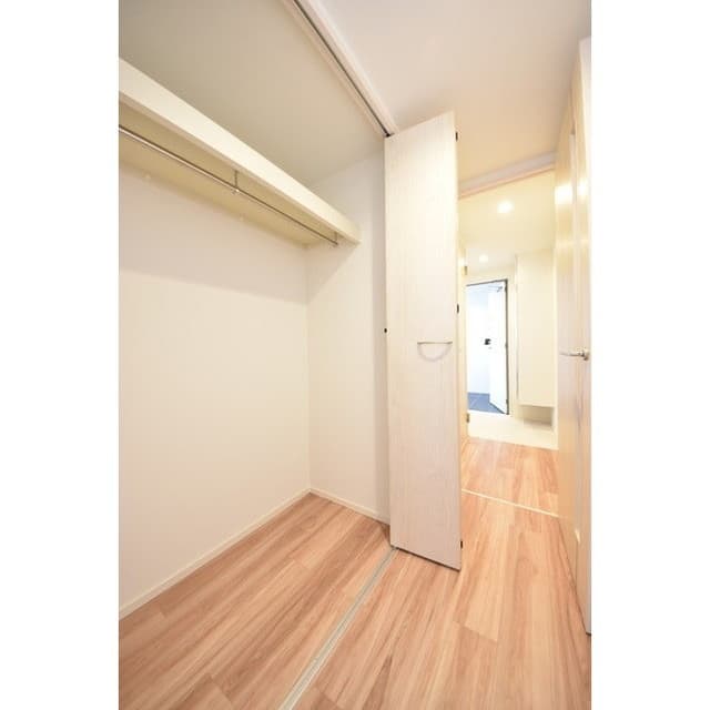 Room image 16
