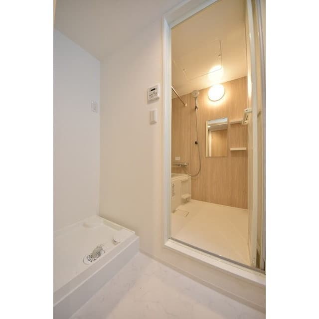 Room image 8