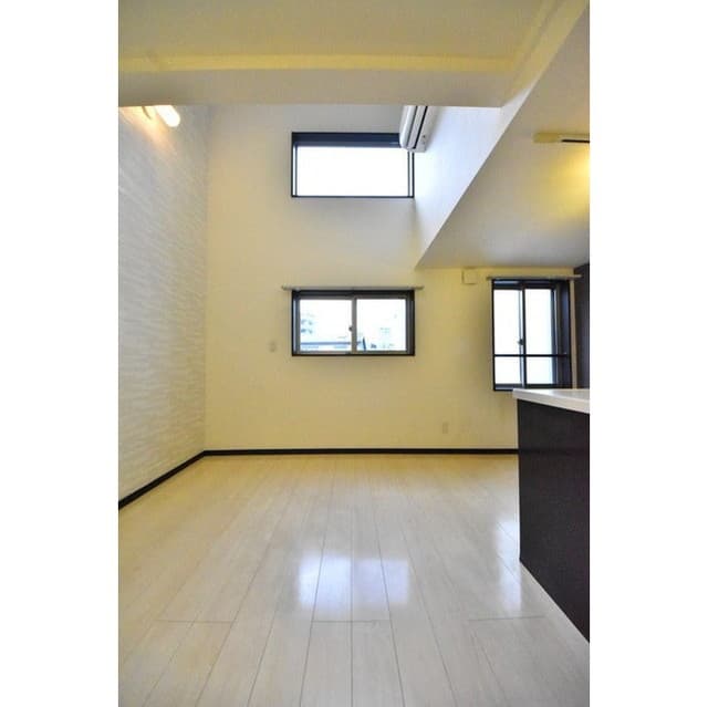 Room image 15
