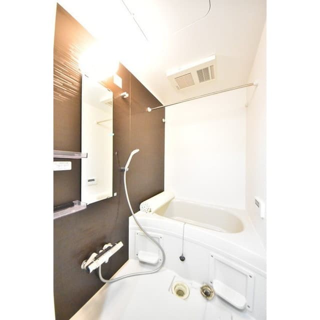 Room image 12