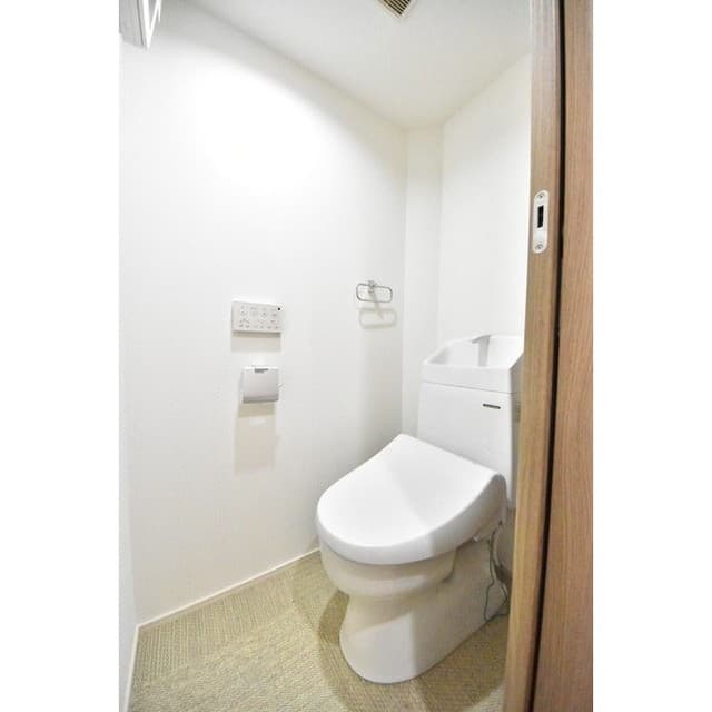 Room image 15