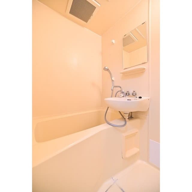 Room image 11