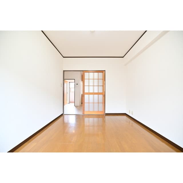 Room image 12