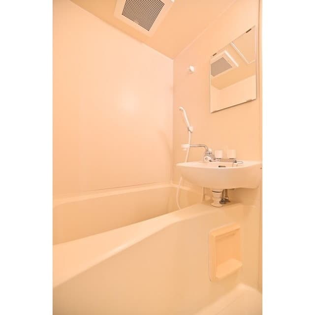 Room image 11