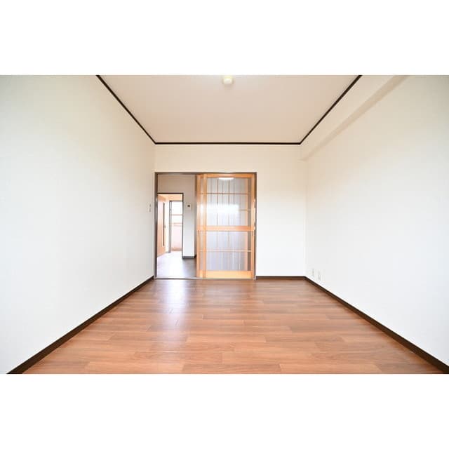 Room image 13