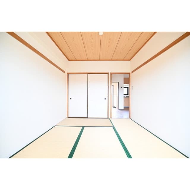 Room image 14