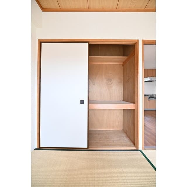 Room image 15