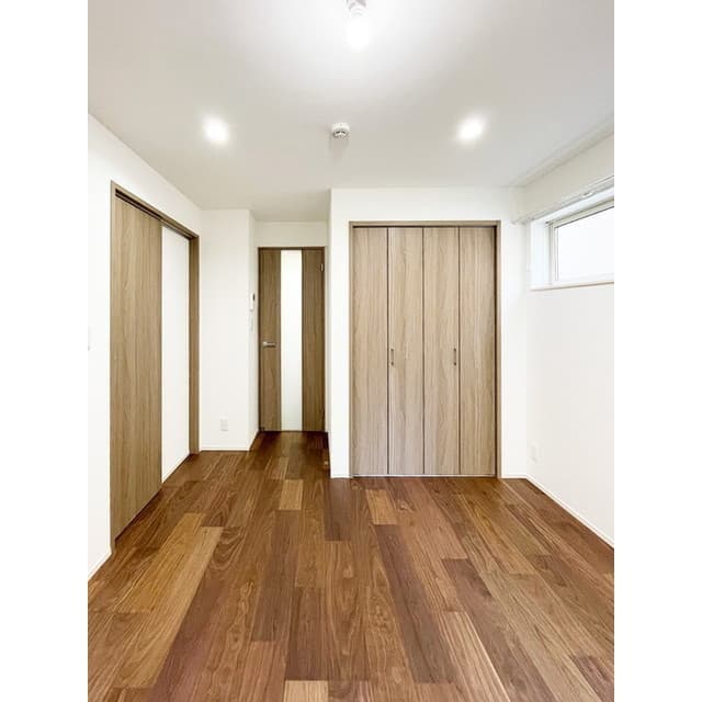 Room image 13