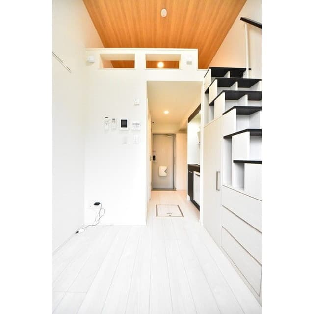 Room image 15